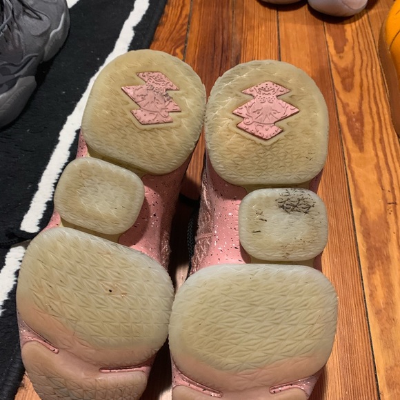 Lebron 15 - Picture 6 of 6